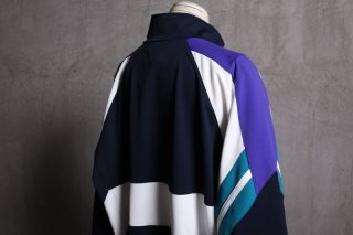 本日のミニブログ、新作のアップへ向けて連夜カメラと格闘しております。（もう少々お待ち下さい）