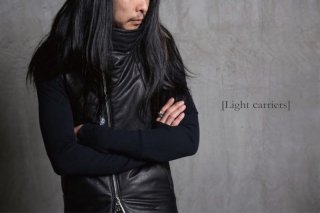 本日のミニブログ更新です。先ほどShop Stylist Blogの方を更新致しました。今回のブログでは今季のThee OLD CIRCUSの新作レザーアイテムをピックアップしてご紹介させていただいております。