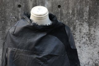 本日ブログを更新しました。ミックスレザーパッチワークケープの話です。ぜひ御覧下さい。