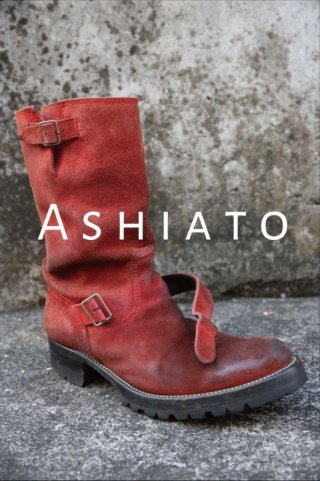 本日ブログを更新しました（サンタクロースの赤いブーツ）