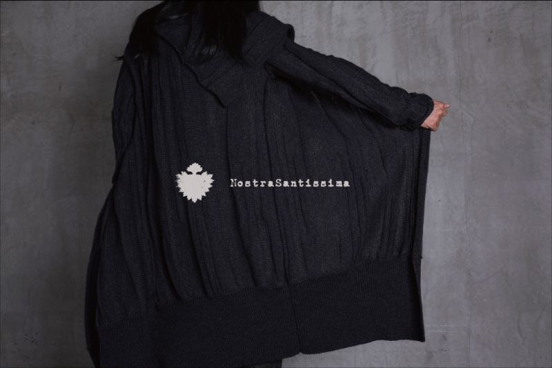 今季当店が新たにセレクトしたブランド、Nostra Santissimaの新作アイテムを１点アップ致しました。